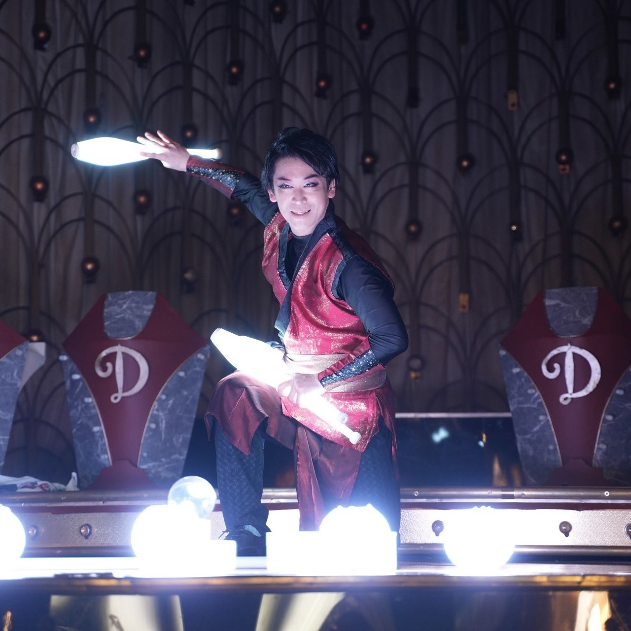 どうせ飲みにいくなら、くさのね劇場。
── 何もない夜が、少しだけ面白くなる。-2