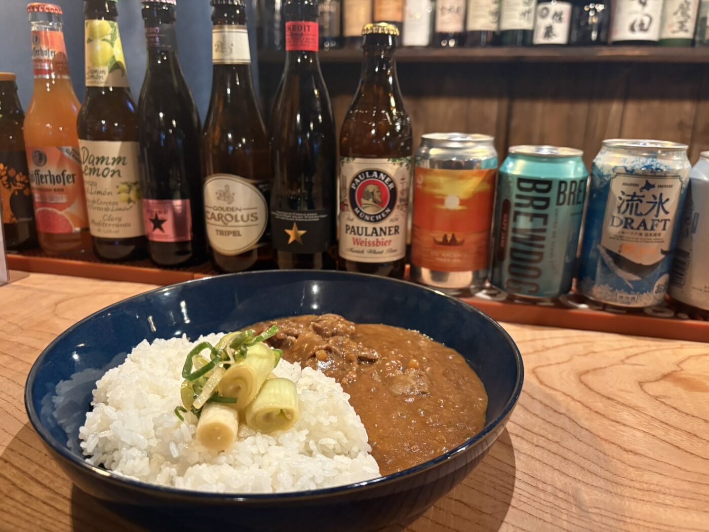 どうせ飲みにいくなら、くさのね劇場。
── 何もない夜が、少しだけ面白くなる。-3